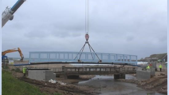 Main structure for new Cullen bridge is lifted into place